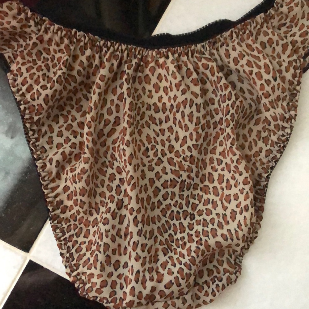 LEOPARD PANTIES. -NWOT. Ruffle front. - Picture 2 of 2